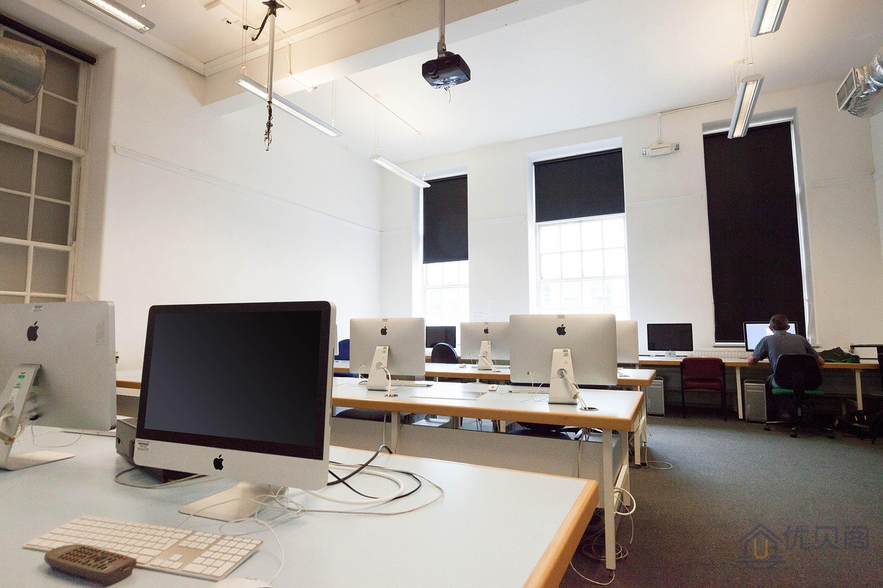 computer-workstations-415138_1280.jpg